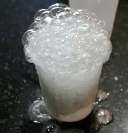 baking soda and vinegar cleaning reaction