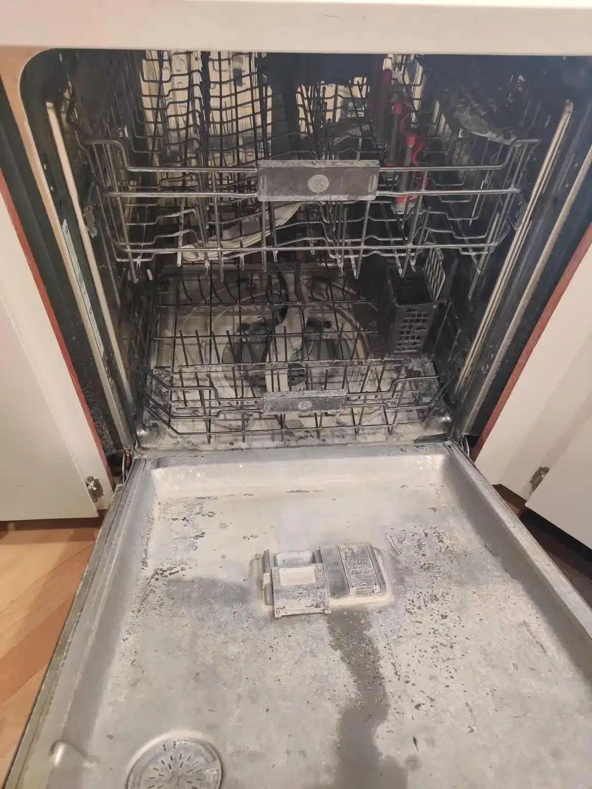 dishwasher interior cleaning condition assessment