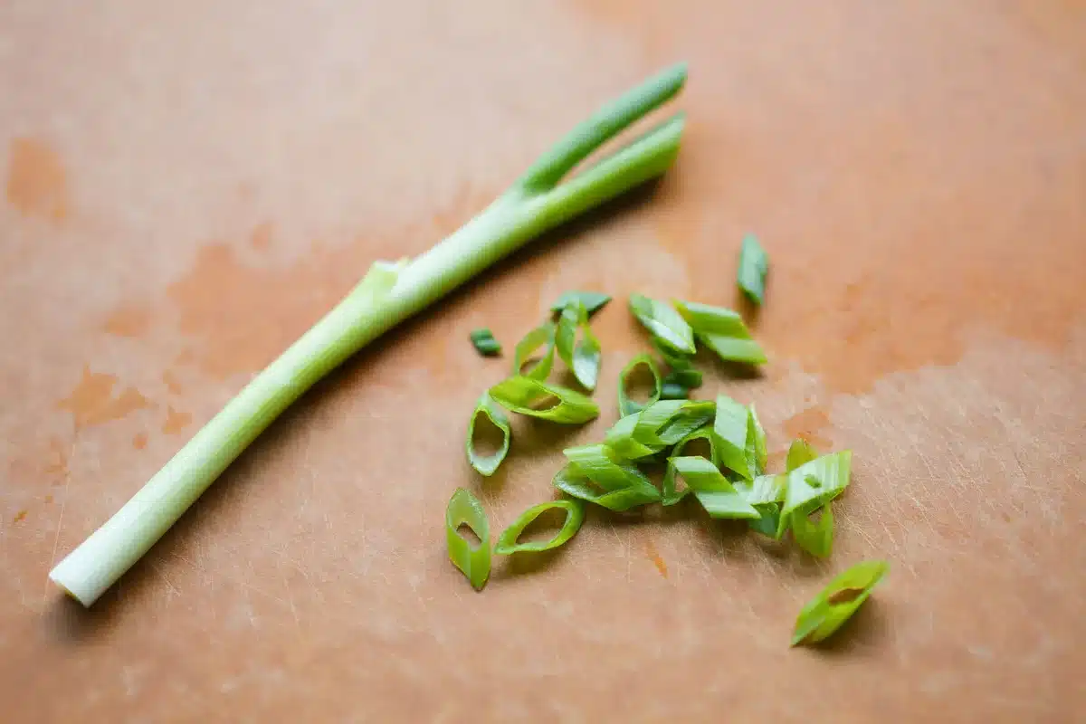 how to slice scallions thin